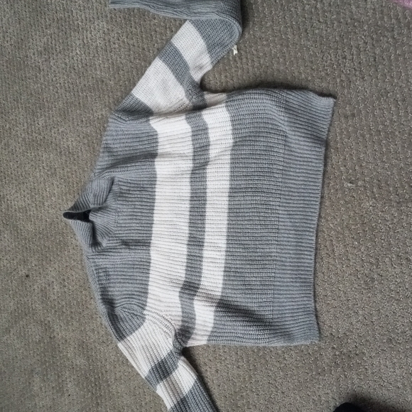 Other - Sweater gray&white